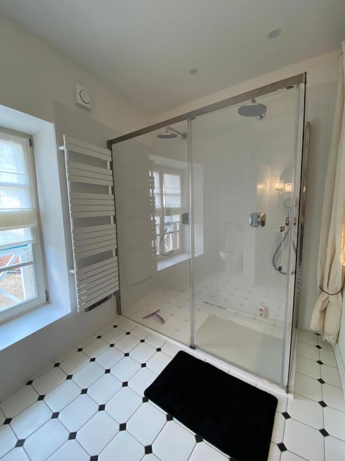 Duplex De Charme A Lessy Apartment Bagian luar foto